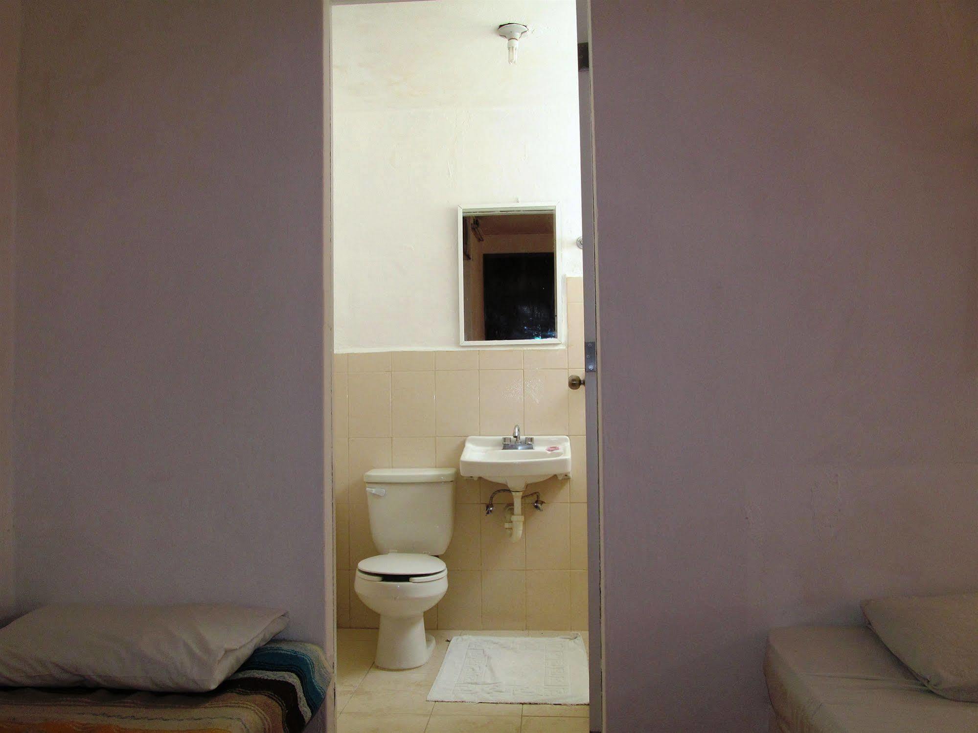 ואיאדוליד Hotel Maria Guadalupe מראה חיצוני תמונה