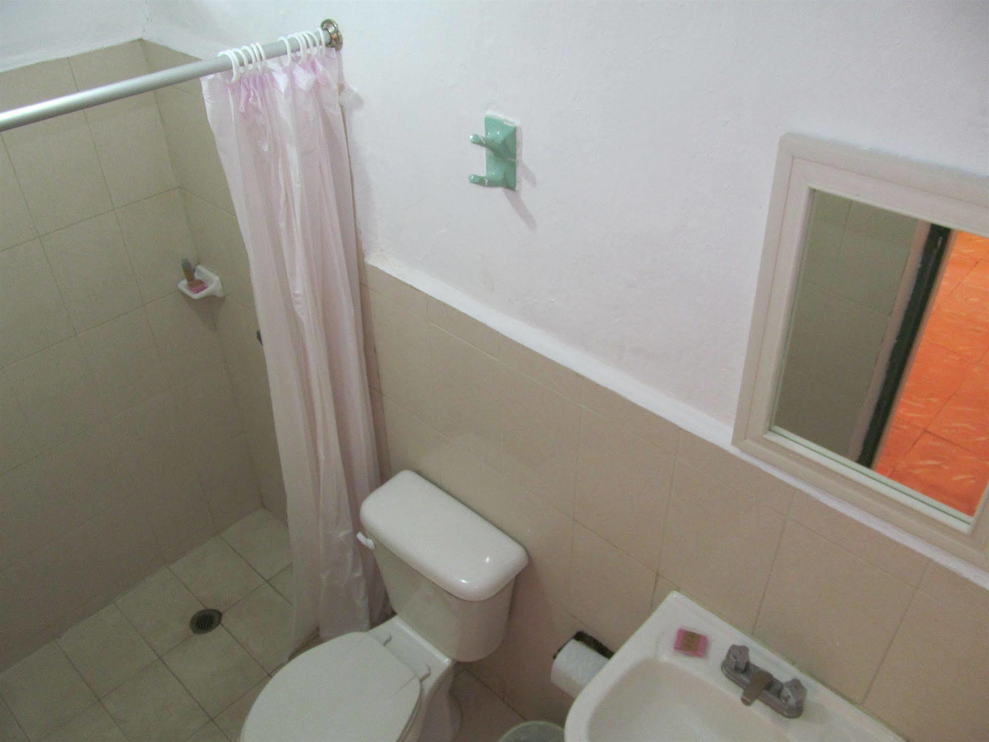 ואיאדוליד Hotel Maria Guadalupe מראה חיצוני תמונה